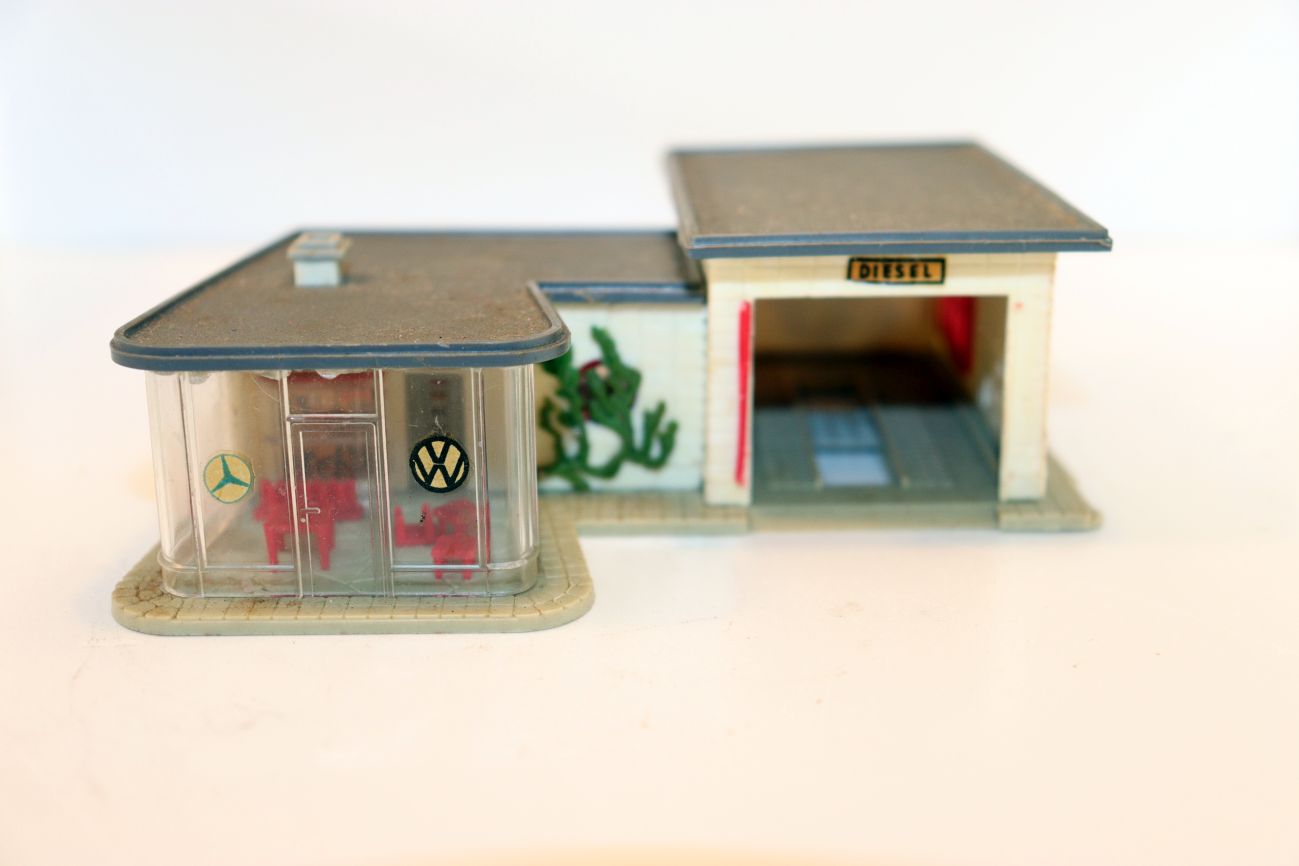 Model Kit SW21185, Car Wash (already assembled from kit, item comes from a dismantled layout), for H0 scale, 