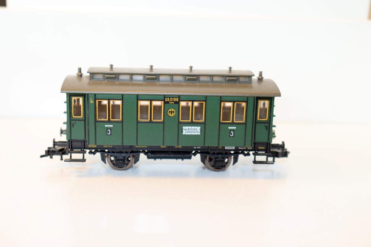 Fleischmann 5059, DRG 3rd class passenger coach, “050196 Halle”, era II, DC, for gauge H0, see pictures,