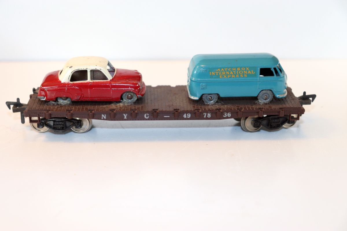 Fleischmann SW20137, heavy goods wagon loaded with two old cars, DC, for gauge H0, see pictures