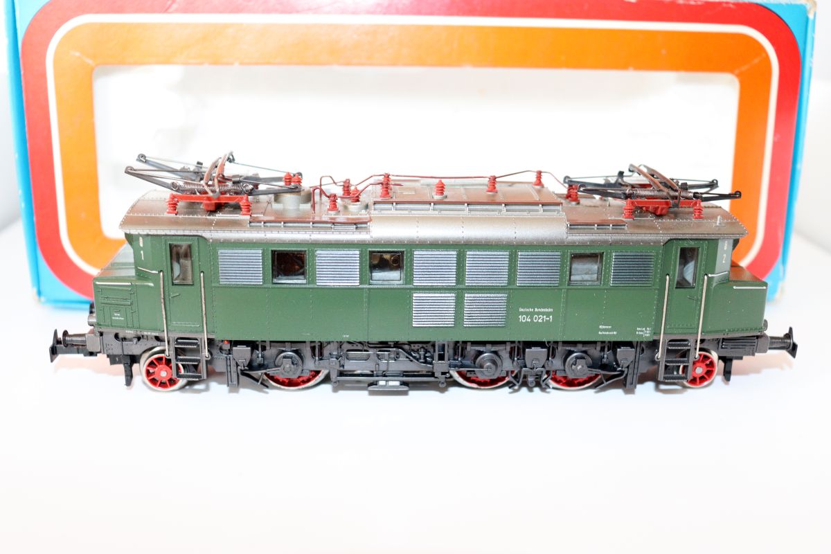 Märklin 3049, DB class 104 electric locomotive, digital, green, road no.: 104 021-1, AC, for H0 scale,