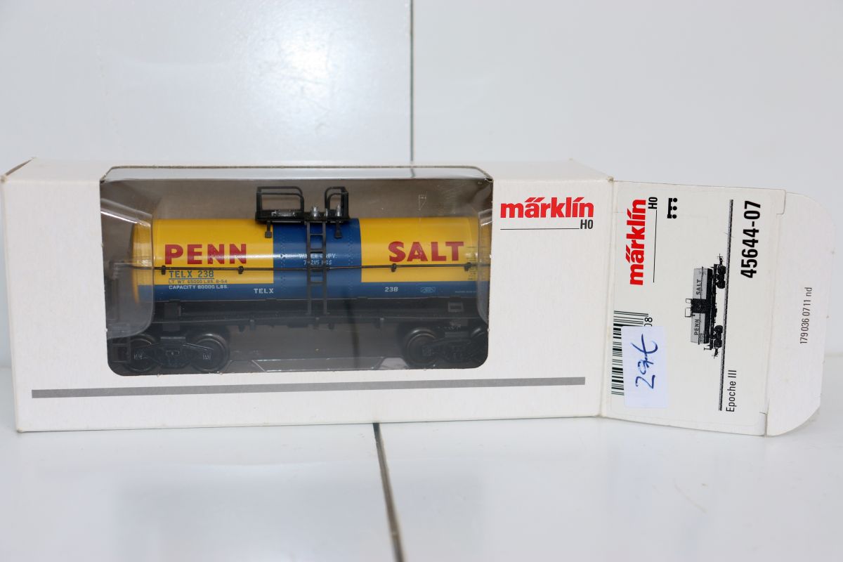 Märklin 45644-07, 1 U.S. tank car from Märklin 45644, a set of 10 “Tin Plate” freight cars, Era III, AC, for H0 scale, with original packaging.