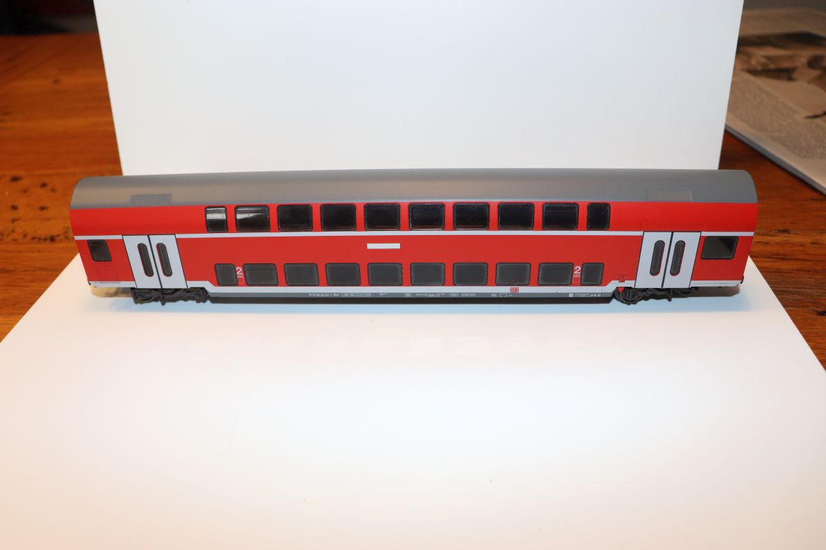 Märklin 29476, Diesellok BR 218 424-0, verkehrsrot, digital sowie 2 Doppelstockwagen verkehrsrot der DB AG. 