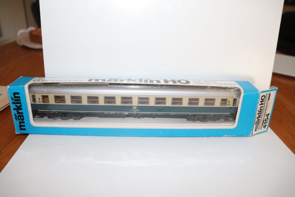 Märklin 4154, Reisezugwagen Büm 234 der DB, mit zusätzlicher Innenbeleuchtung und zusätzlicher Schlussbeleuchtung