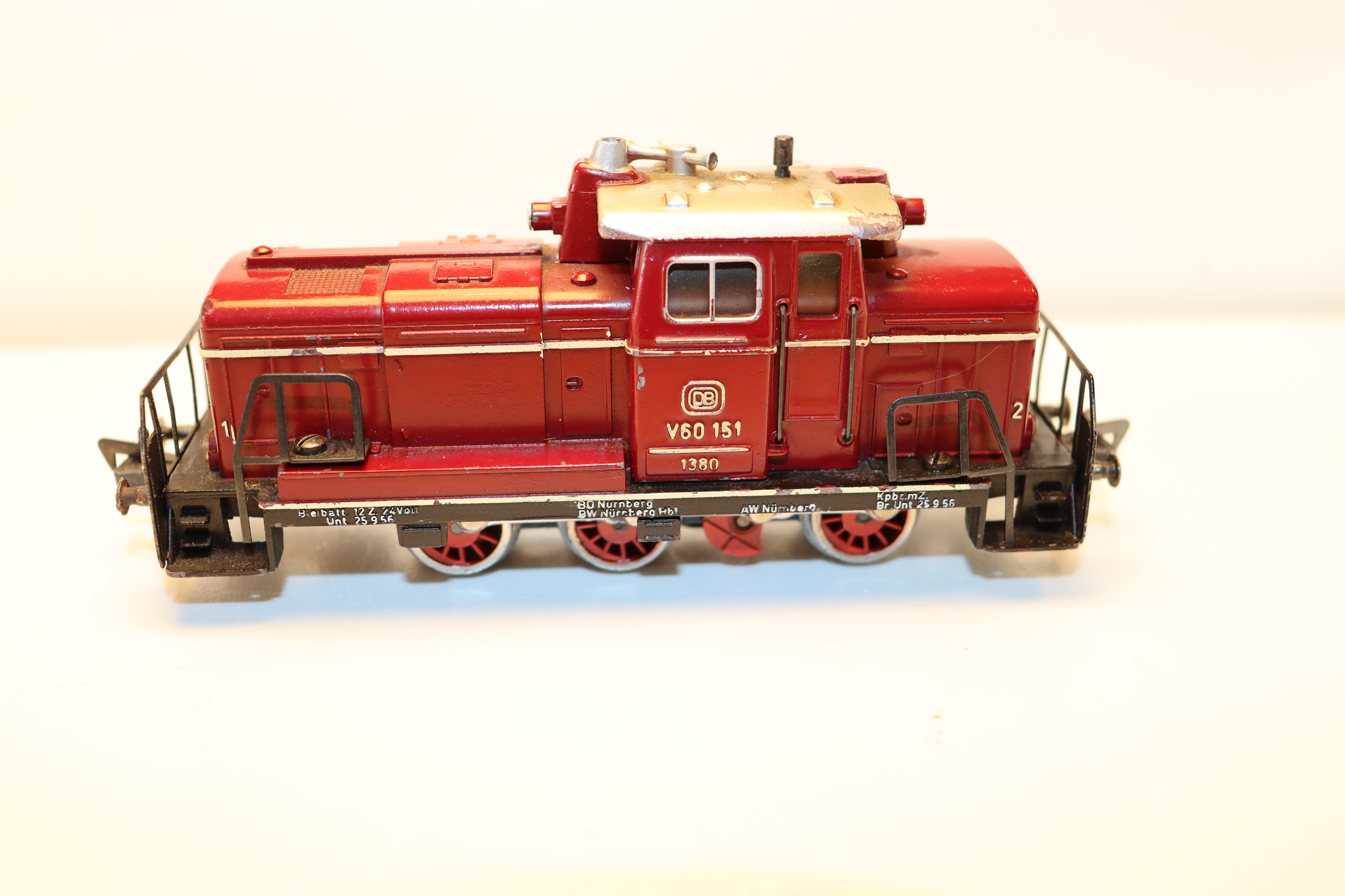 Fleischmann 1380, DB V60 151 diesel locomotive, red, DC, for H0 gauge, 