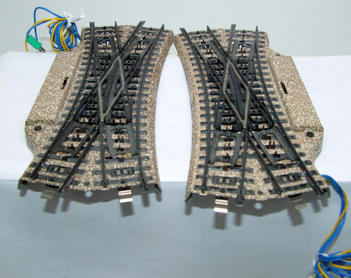 Märklin 5207, Double crossing turnout with electromagnetic drive. Crossing angle 24 degrees