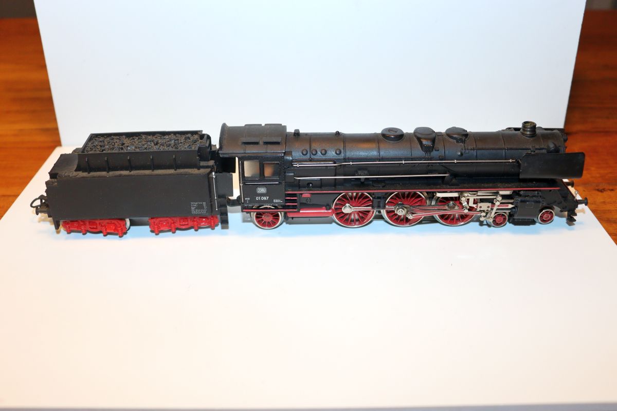 Märklin 3048, Dampflokomotive mit Tender,  BR 01 der DB, Guss-Gehäuse, Betriebsnr. 01 097, Kunststoff-Tender, schwarz, 