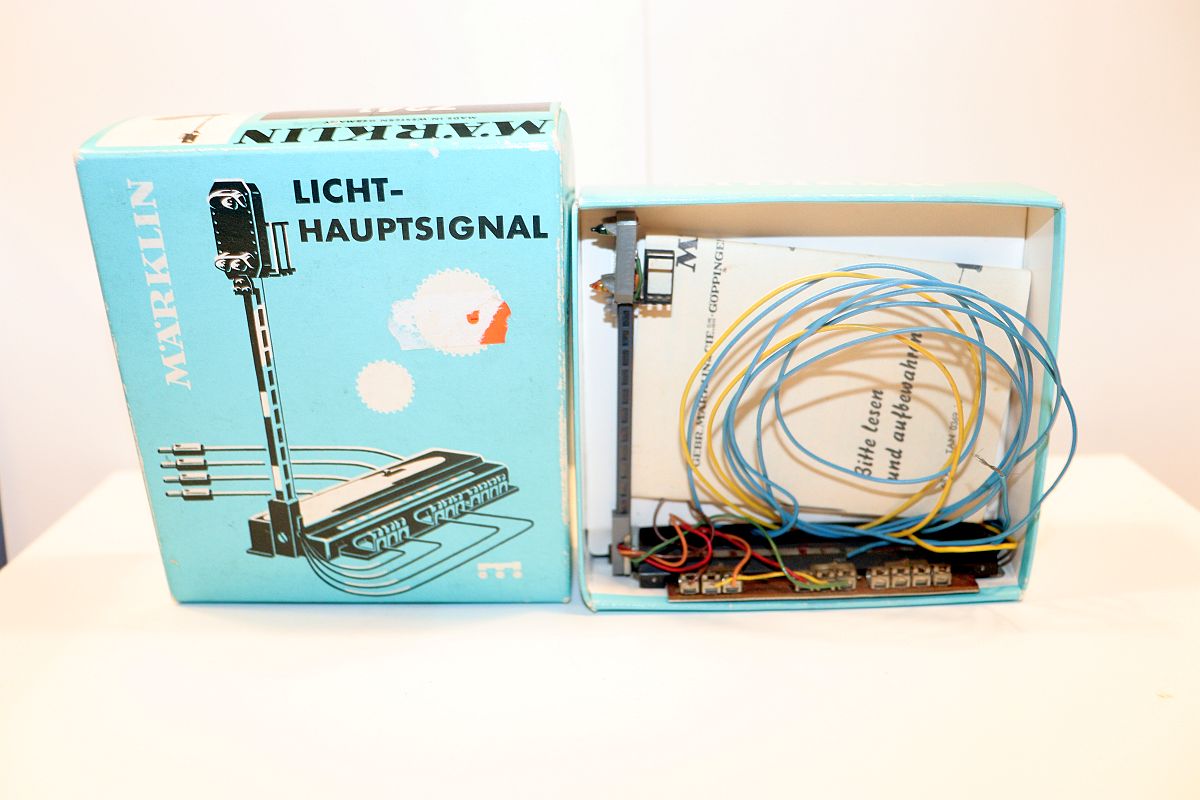 Märklin 7241, Main light signal, AC, for H0 scale, with original packaging. 
