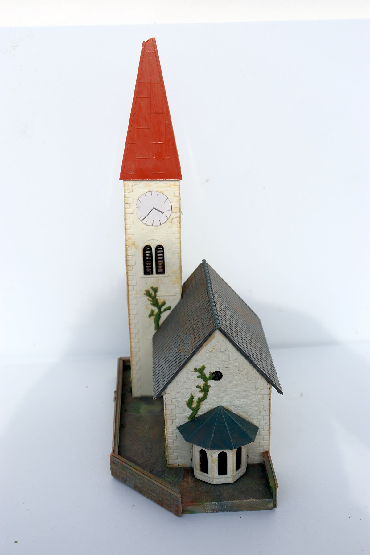 Modellbau SW20024, church with square tower, H0 gauge, (already assembled from kit),