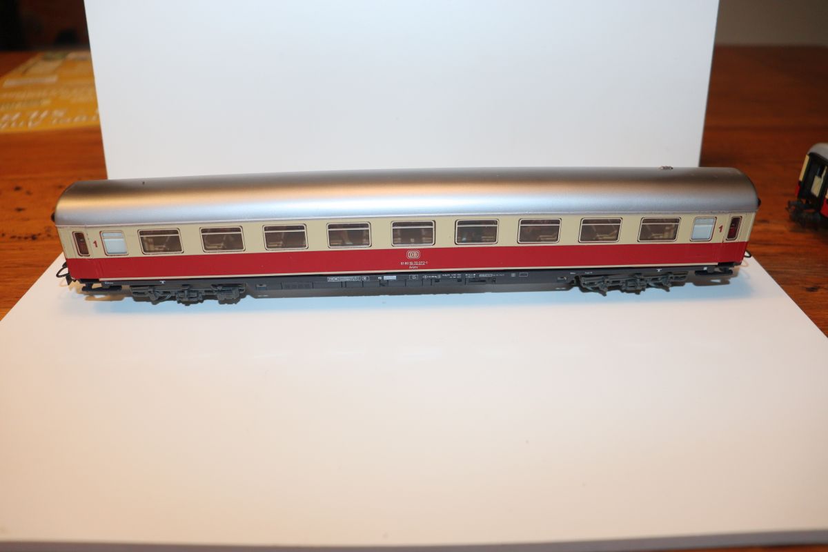 Märklin 4095, DB TEE/IC compartment carriage, beige/red, 1st class, interior fittings, with additional collector, LED interior lighting and several figures, AC, H0 gauge, without original packaging