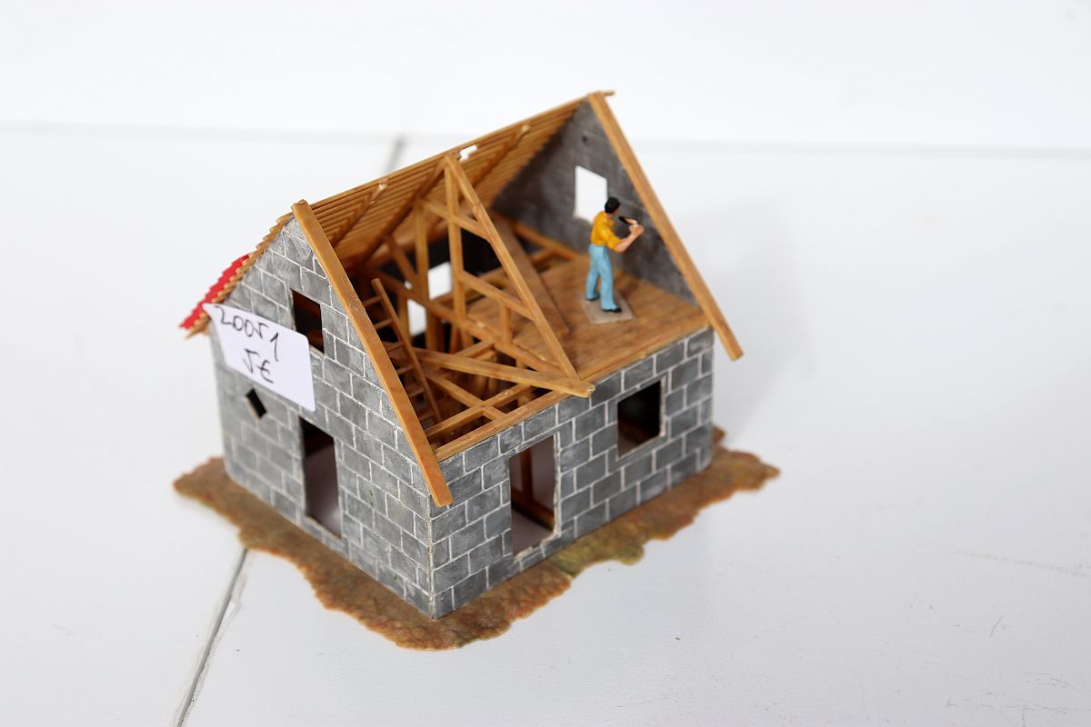 Modelling SW20051, detached house under construction, H0 gauge, (already assembled from kit),