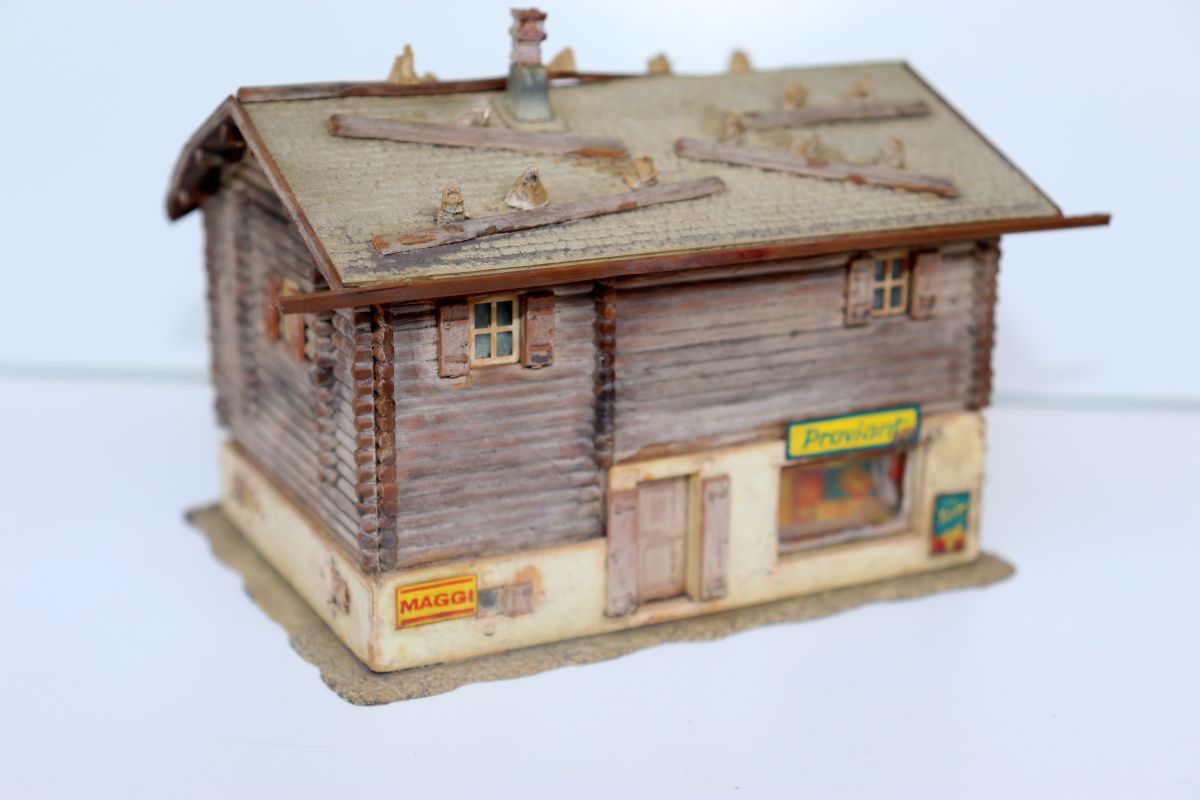 Model kit, SW21957, for H0 scale, two-story mountain lodge with a general store 