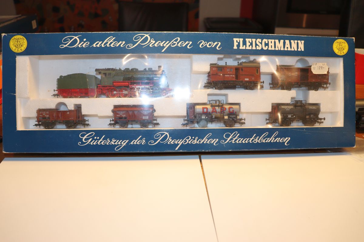 Fleischmann 4884, Güterzug der Preußischen Staatsbahnen, Dampflok mit Tender + 6 Gütwrwagen