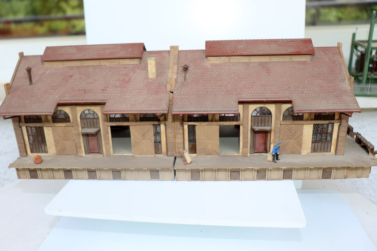 Model kit SW21969, Vollmer H0 20303, Freight Yard Warehouse Building, for H0 scale, length approx. 37 cm, width approx. 13 cm,