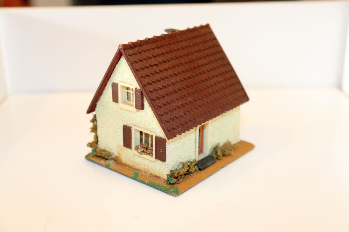 Model Kit SW21186, Old Faller Residential House (already assembled from kit, item comes from a dismantled layout), for H0 scale, 