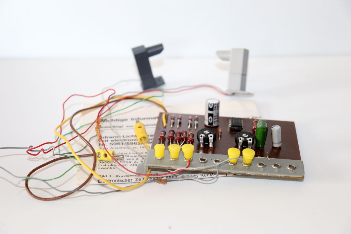Busch 5962 und 5963, elektronischer Zeitschalter und elektronische Lichtschranke inklusive Einbauanleitung