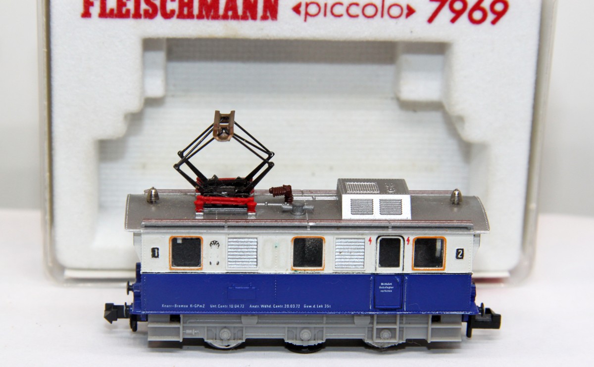 Fleischmann 7969, Schienen-Reinigungslok ELB 215, blau weiß, DC, Spur H0, in OVP