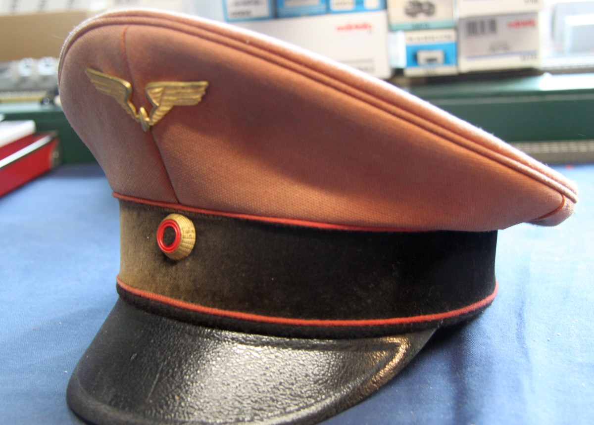 Eisenbahnerkopfbedeckung rot