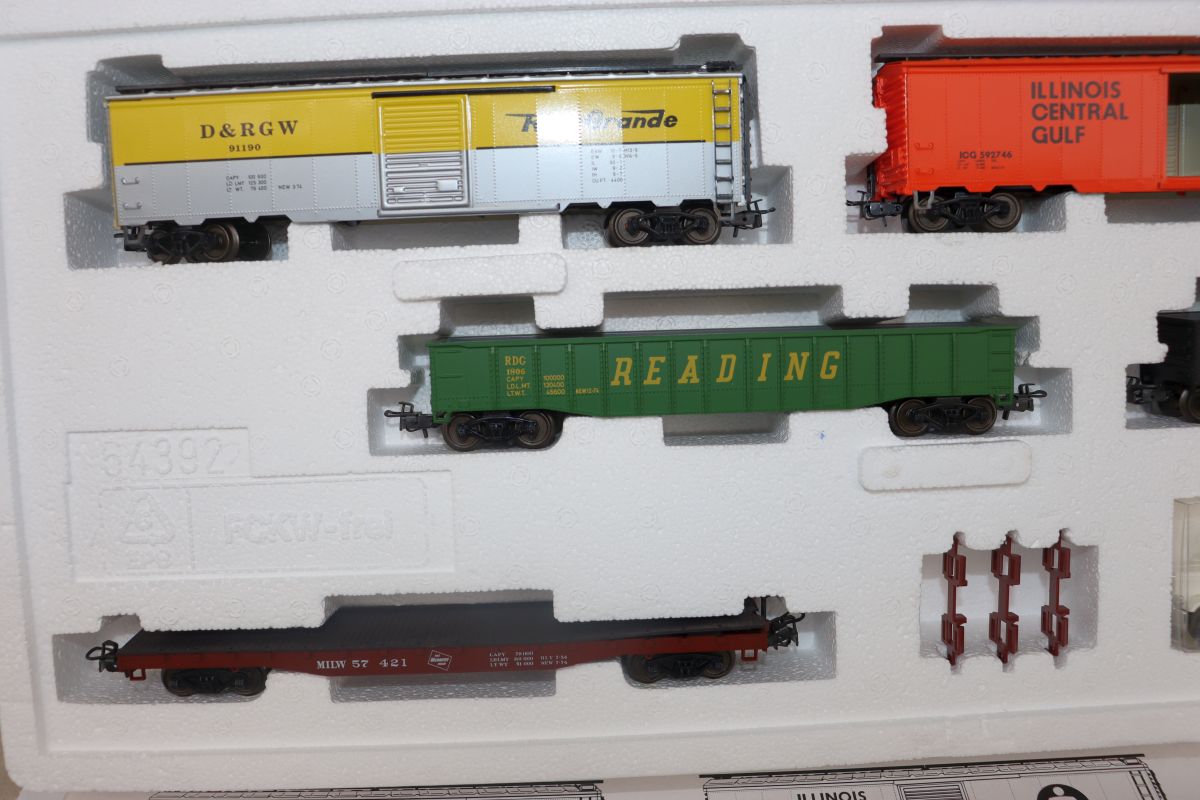 Märklin 4862,  USA-Güterwagen-Set I bestehend aus 5 Wagen, 2 Box Car, 2 Gondola, 1 Flat Car mit US-Truck