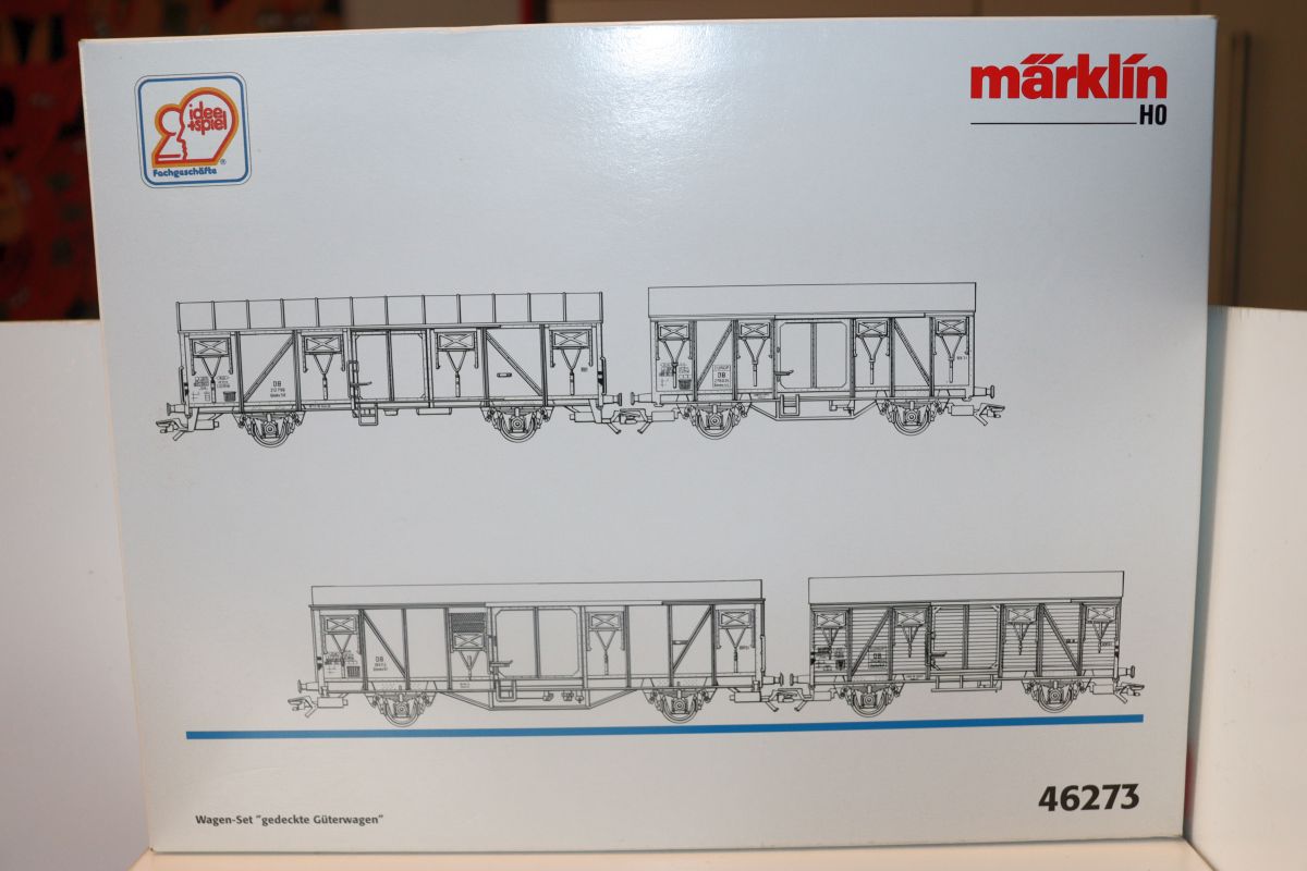 Märklin 46273, 4-car set of covered freight cars, AC, for H0 scale, with original packaging.