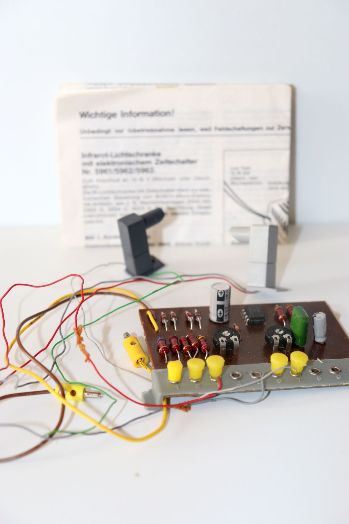 Busch 5962 und 5963, elektronischer Zeitschalter und elektronische Lichtschranke inklusive Einbauanleitung