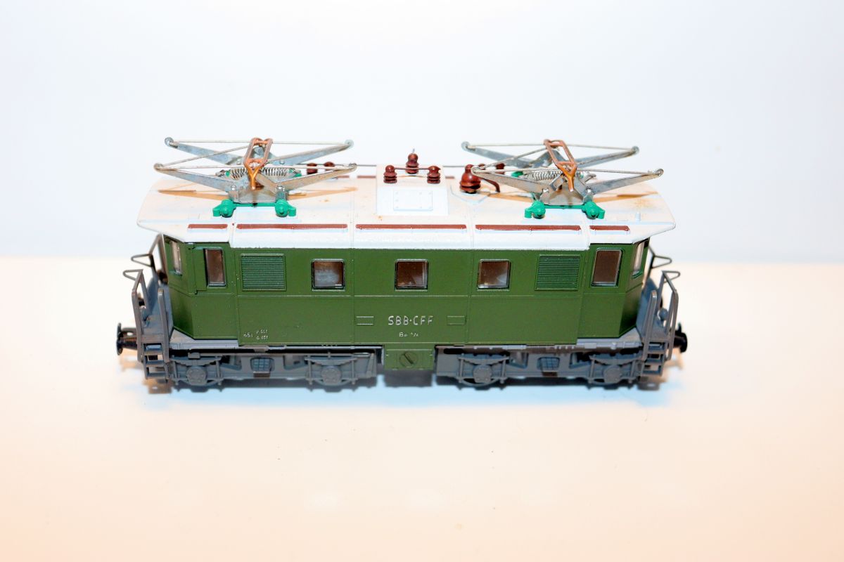 Kleinbahn SW21218 , ÖBB BR 1042.520 electric locomotive, red, DC, H0 gauge, 
