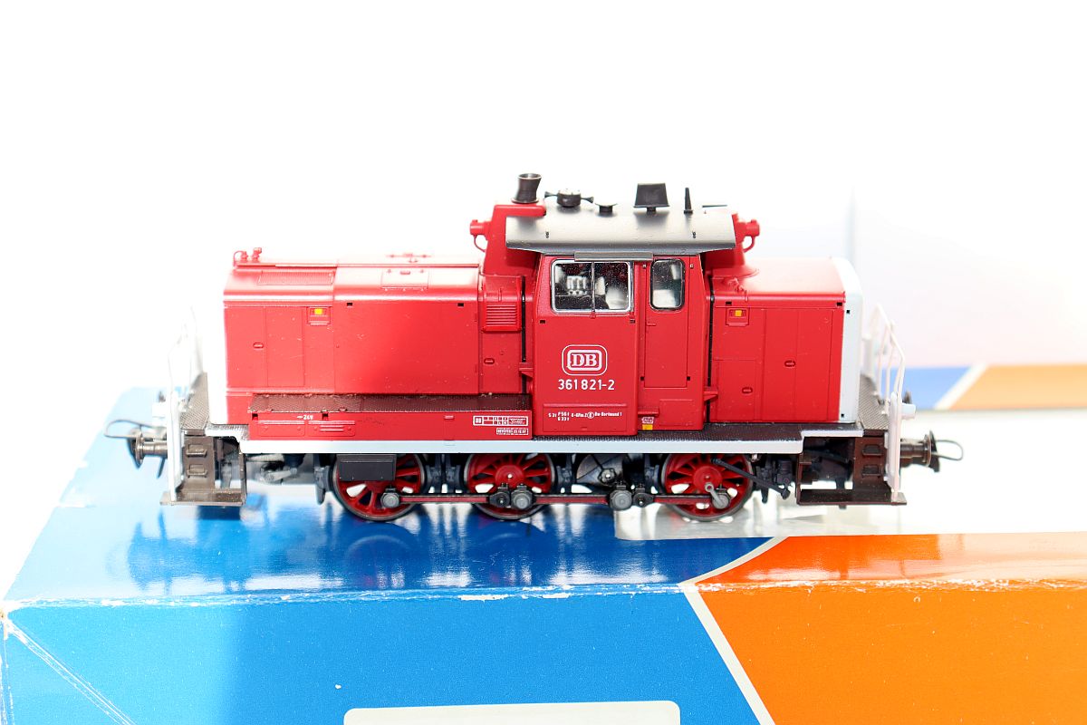 Roco 43622, DB class 361 821-2 diesel locomotive, traffic red, DC, for H0 gauge