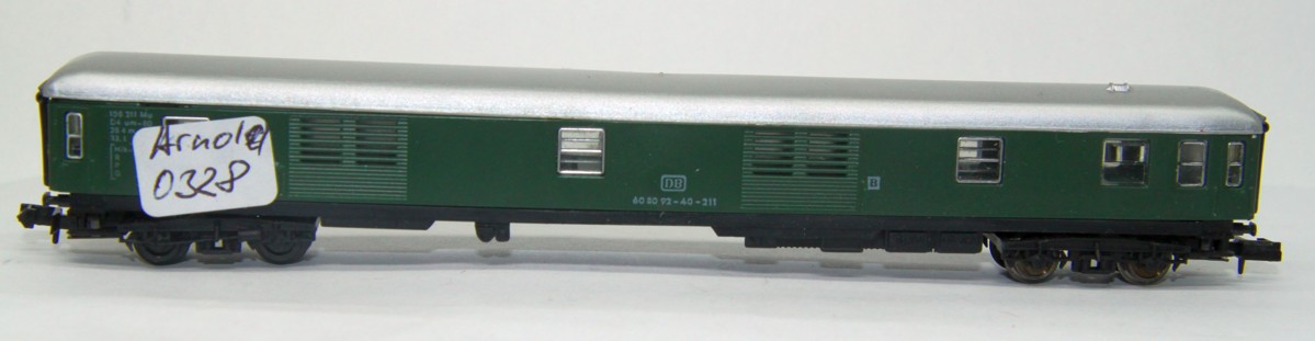 Arnold 0328, Bahnpostwagen der DB, grün, DC, Spur N, in ErsatzVP