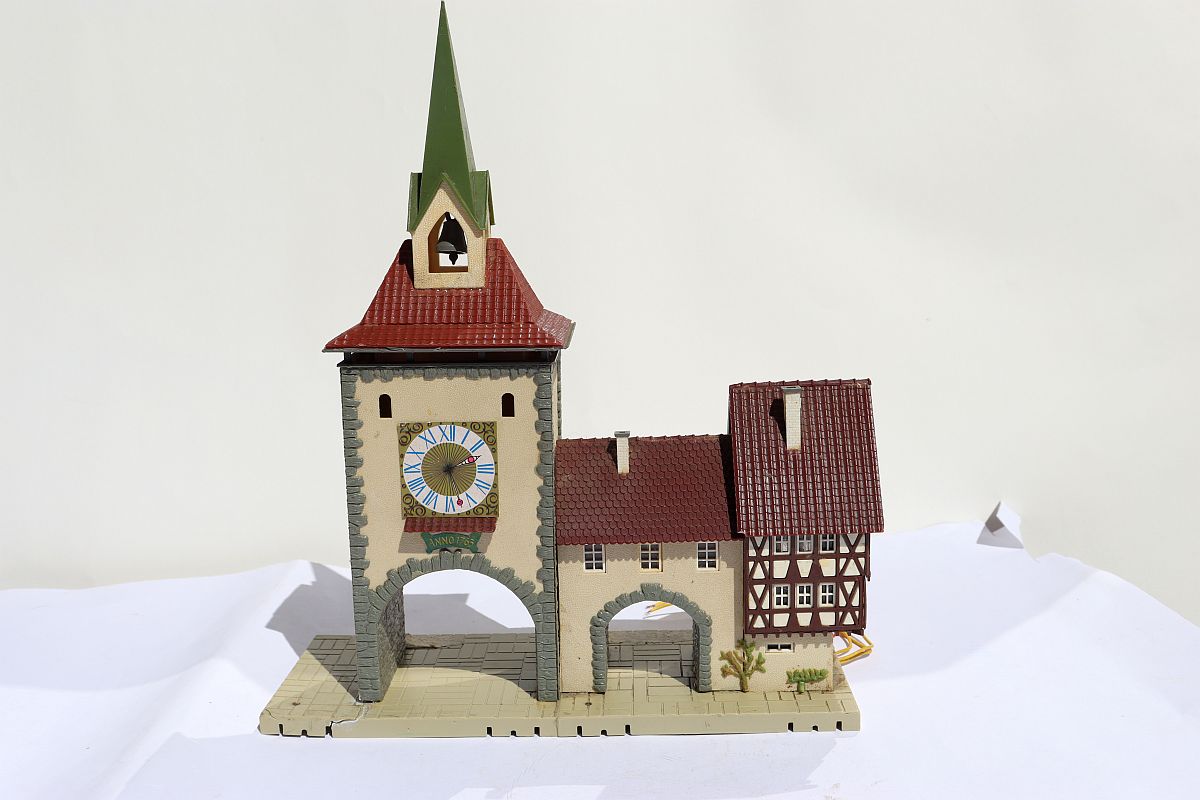 Modellbau SW19963, Stadttor mit Turm und Fachwerkhaus
