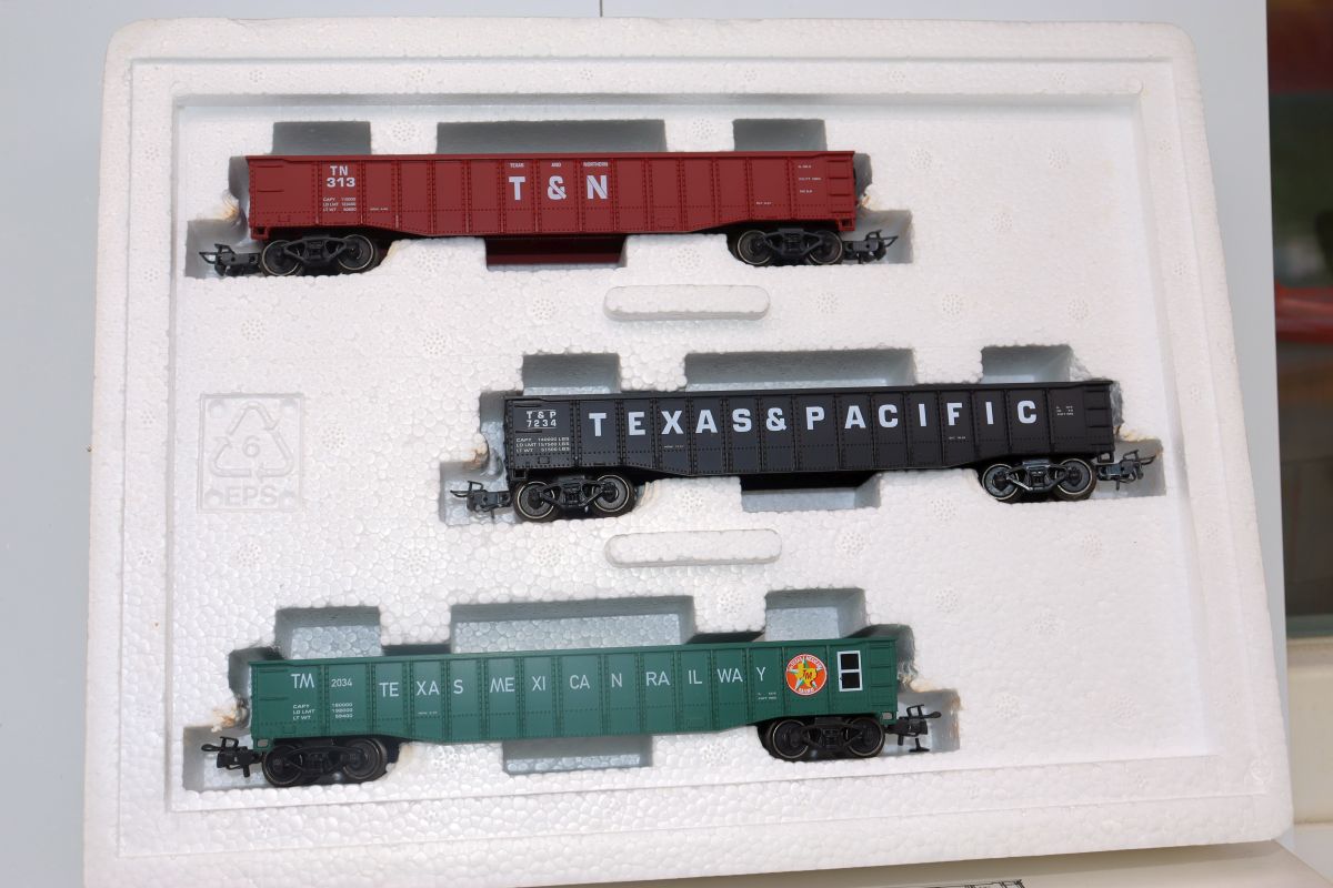 Märklin 4583, “Texas” Car Set consisting of 3 U.S. gondola cars, AC, for H0 scale, with original packaging.