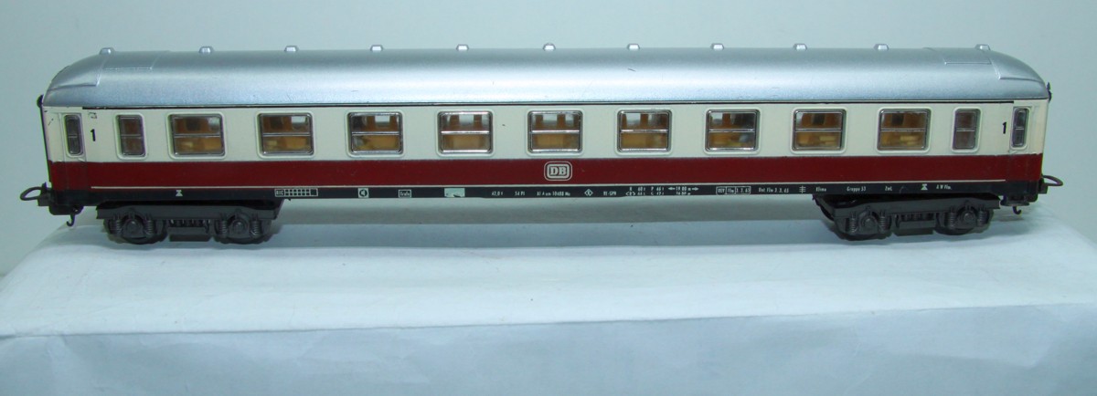 Lima, D-Zugwagen Set, SW 15529, Konvolut aus vier alten D-Zugwagen (3* 1.Klasse DB, 1*DSG Schlafwagen), DC, Spur H0, ohne Originalverpackung. Die Wagen kommen von einer Anlage, siehe Bilder