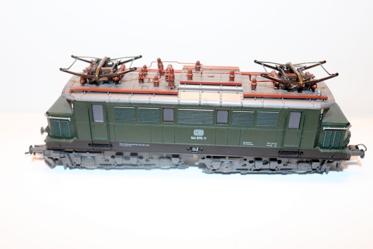 Roco 4131, Elektro-Lok BR 144 075-9 der DB, grün