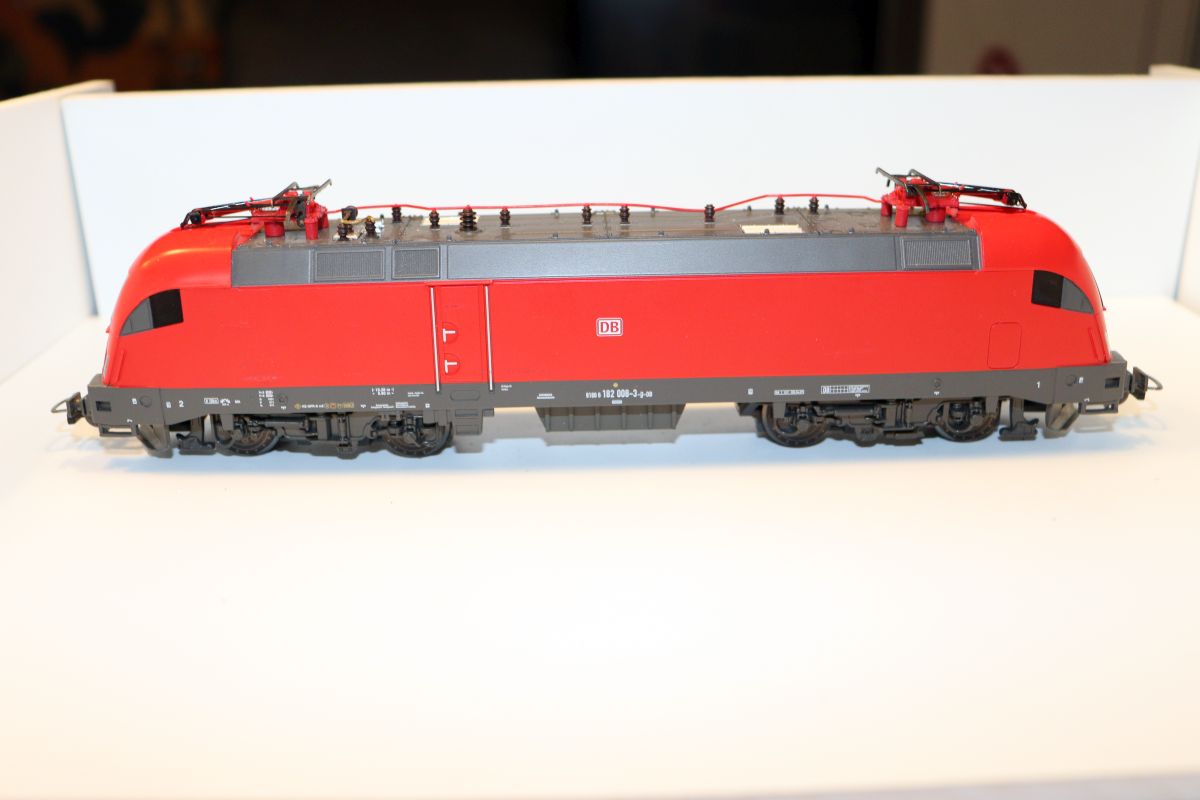 Piko 57415, electric locomotive BR 182, "Taurus", locomotive no.: 182 008-3 of the DB AG, DC, for gauge H0, see pictures,