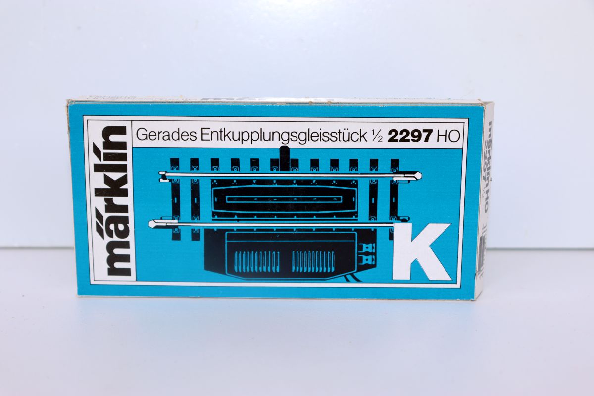 Märklin 2297, Uncoupling Track, Straight 90 mm, K-Track (without ballast), AC, for H0 gauge, with original packaging.