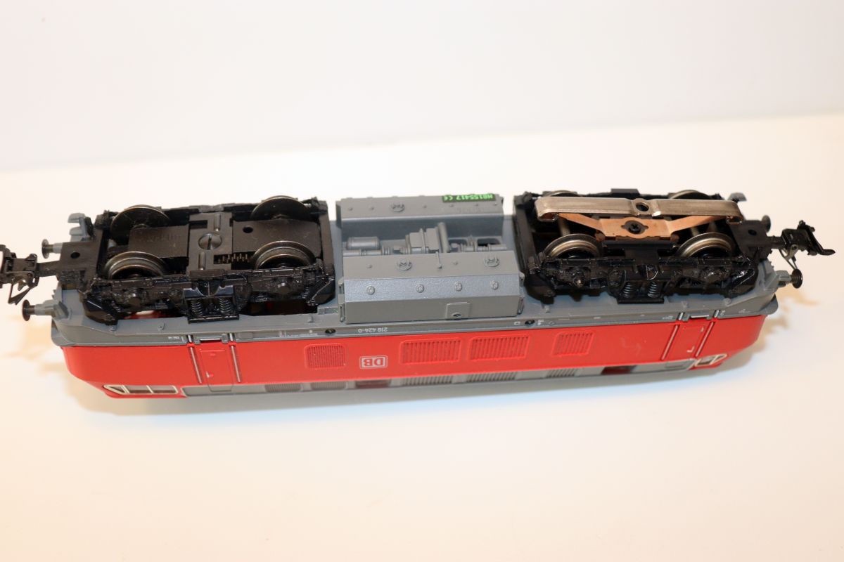 Märklin 29476, Diesellok BR 218 424-0, verkehrsrot, digital sowie 2 Doppelstockwagen verkehrsrot der DB AG. 