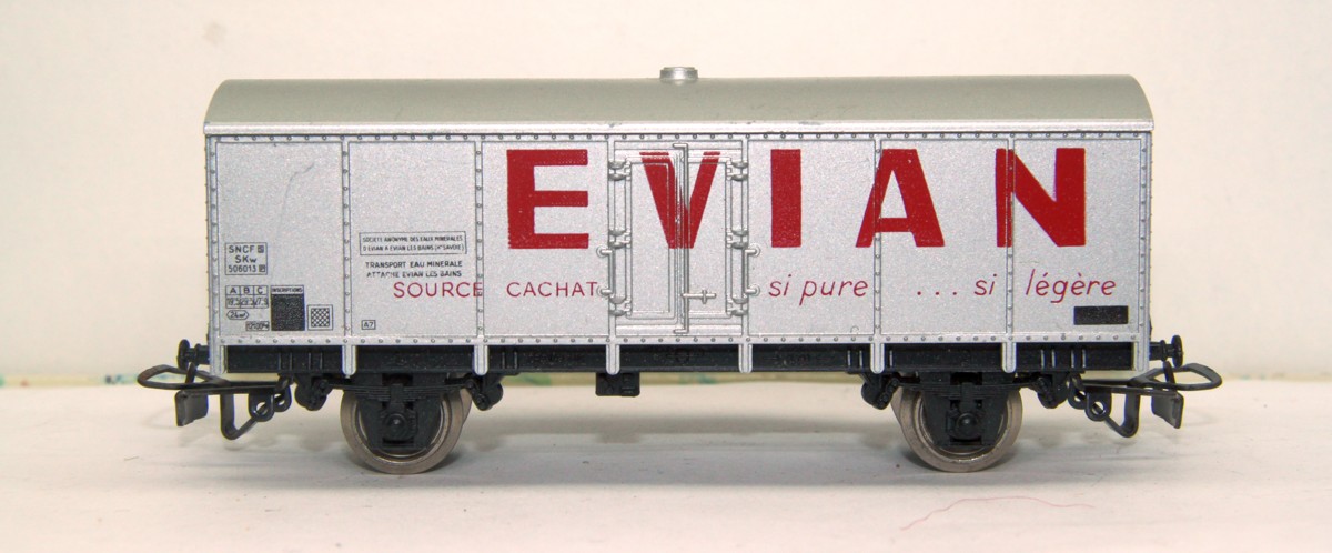 JOUEF 6263, wagon couvert EVIAN Excellent Etat Boite, DC, Spur H0, mit Ersatzverpackung, 