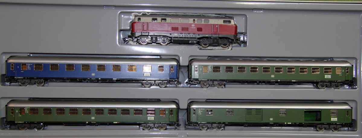 Märklin 2864,  Zugpackung, Schnellzug mit Diesellok V 160 der DB, 5-teilig, 