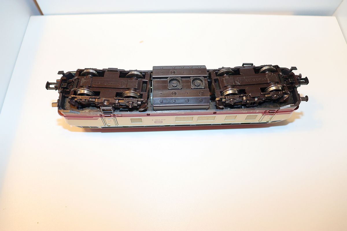 Roco 4151, diesel locomotive BR 215 036-4 of the DB, red/beige, DC, for gauge H0, see pictures,