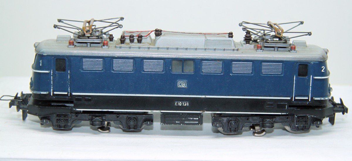 Trix Express E-Lok E10 138, 2243, blau, bespielt, lag ca. 40 Jahre im Karton, eine Funktionsprüfung konnte mangels Trafo nicht durchgeführt werden, siehe Bilder, DC, Spur H0, ohne Originalverpackung