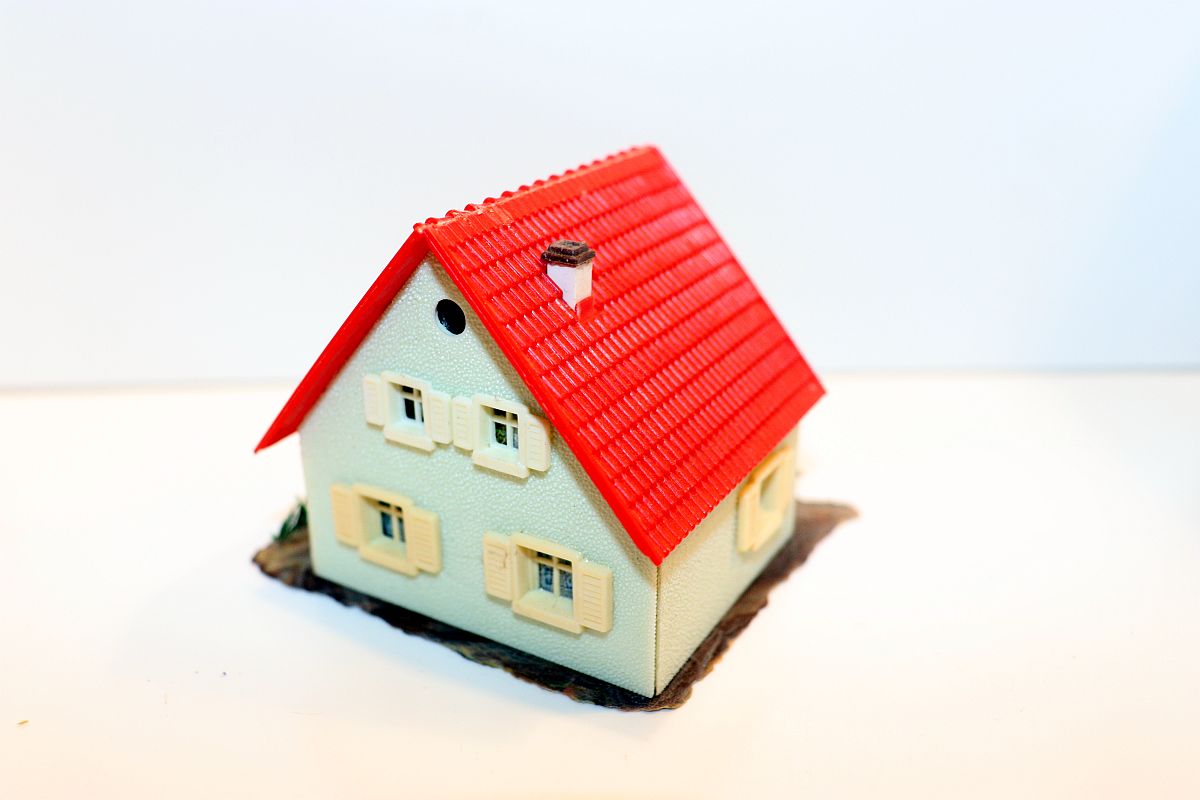 Model SW20037, small detached house, gauge H0,(already assembled from kit), 