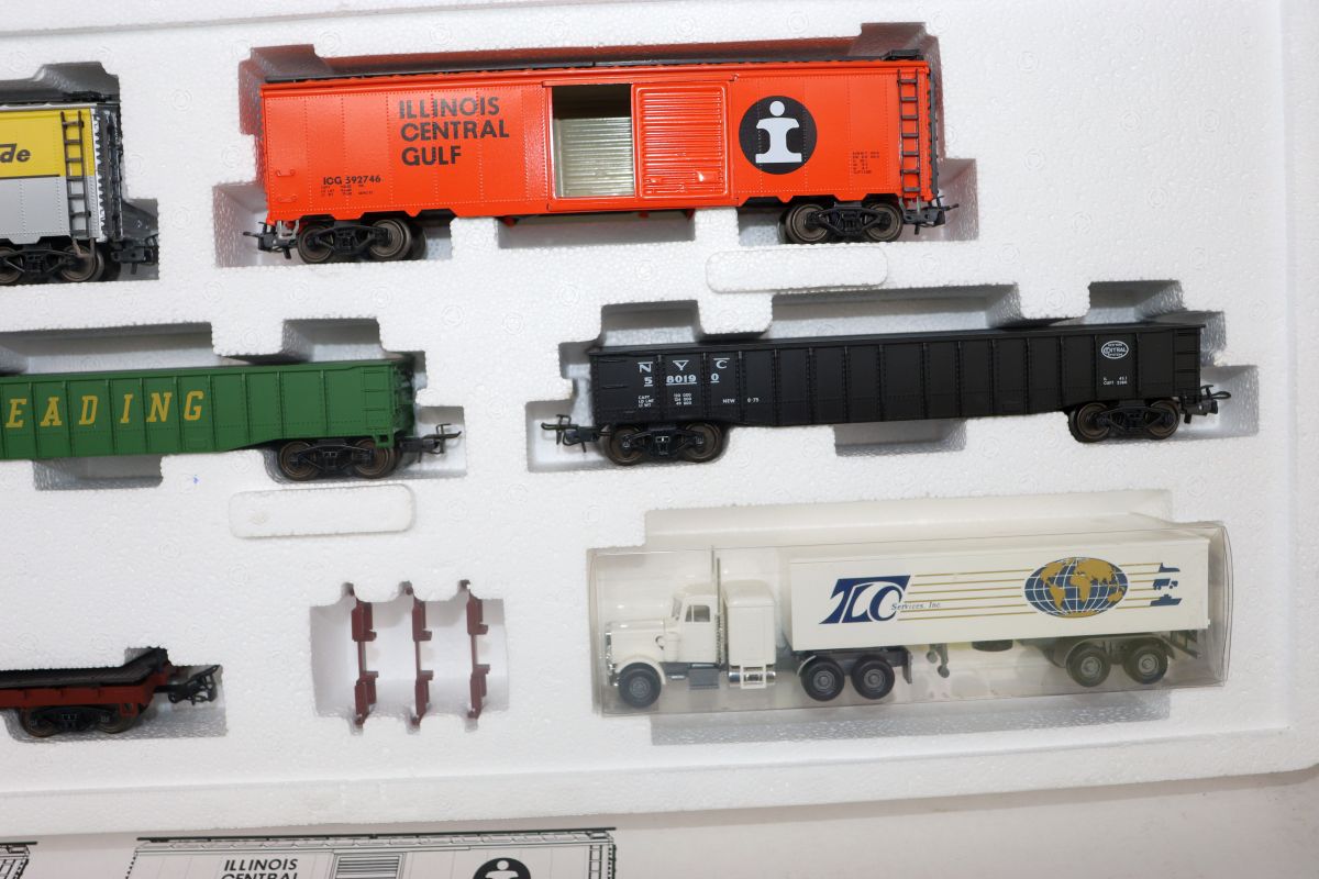 Märklin 4862,  USA-Güterwagen-Set I bestehend aus 5 Wagen, 2 Box Car, 2 Gondola, 1 Flat Car mit US-Truck