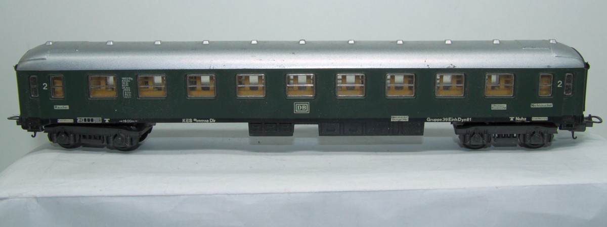 Lima, D-Zugwagen Set, SW 15529, Konvolut aus drei alten D-Zugwagen (1* 1.Klasse DB, 1*2.Klasse DB, Postwagen der FS), DC, Spur H0, ohne Originalverpackung. Die Wagen kommen von einer Anlage, siehe Bilder