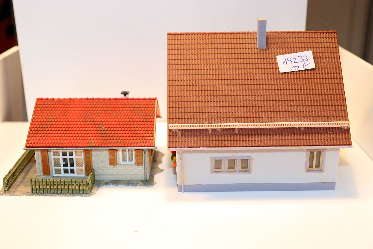 Model kit of 2 houses, SW19233 
