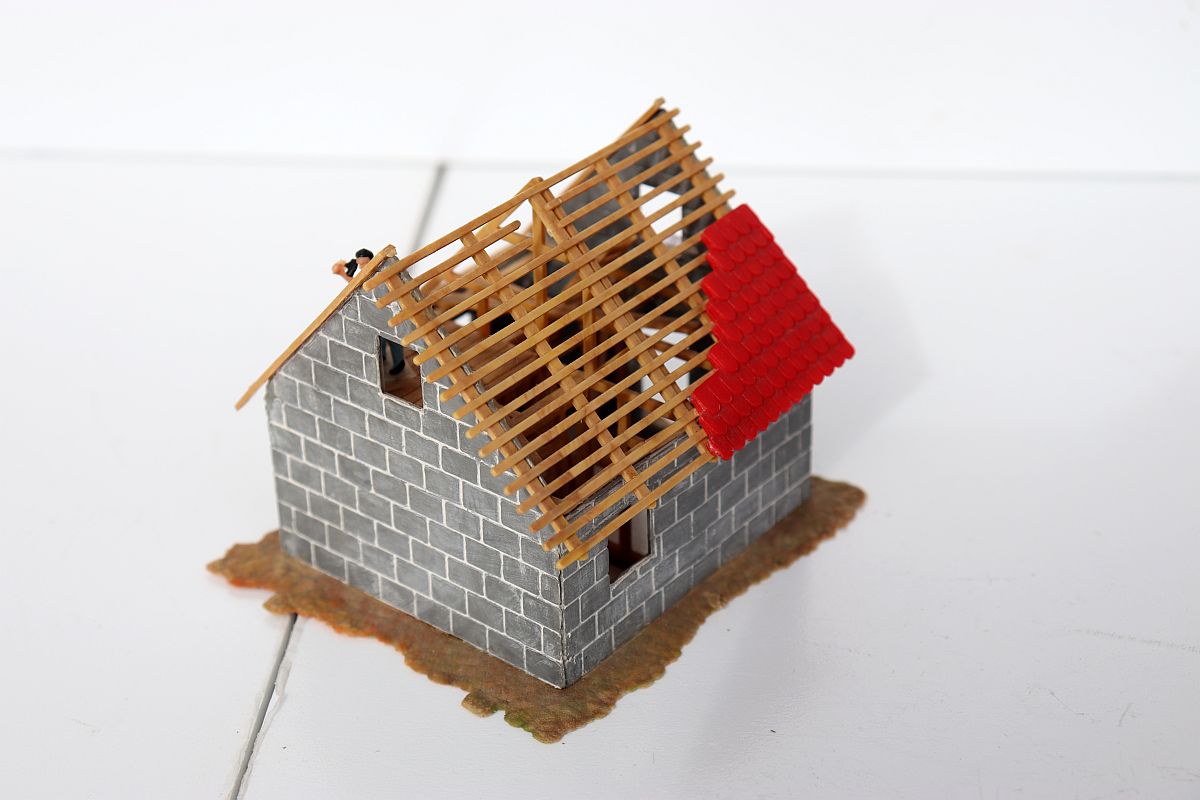 Modelling SW20051, detached house under construction, H0 gauge, (already assembled from kit),