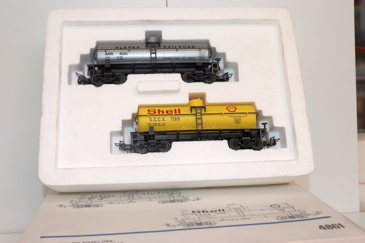 Märklin 4861, Alaska, USA Freight Car Set, consisting of Alaska Railroad tank cars and private tank cars from Shell Oil Co., AC,