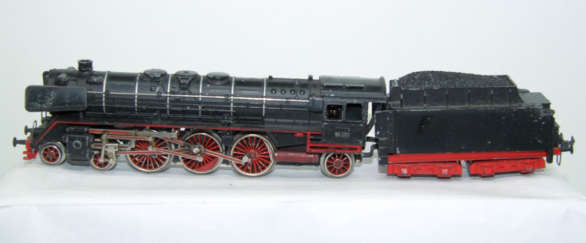 Trix Express 2204, Dampflok mit Tender, BR 01001, SW 15550, schwarz, bespielt, lag ca. 40 Jahre im Karton, eine Funktionsprüfung konnte mangels Trafo nicht durchgeführt werden, siehe Bilder, DC, Spur H0, mit Originalverpackung