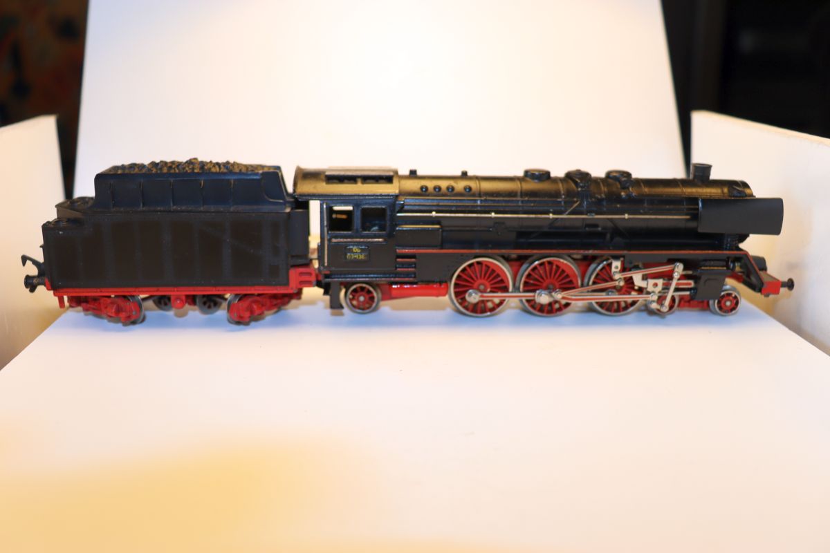 FLEISCHMANN 1361, SCHNELLZUG-LOK DER DB, Baureihe 03.1361, Metall-Vintage,