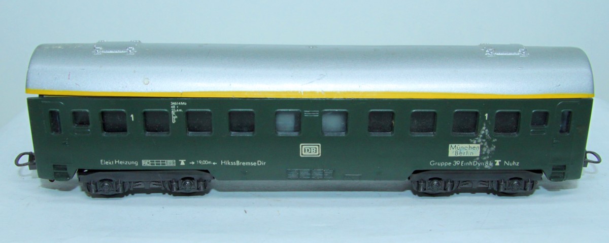 Lima, D-Zugwagen Set, SW 15565, Konvolut aus drei alten D-Zugwagen (1* 2.Klasse DB, 1*1.Klasse DB, 1*DSG Schlafwagen), DC, Spur H0, ohne Originalverpackung. Die Wagen kommen von einer Anlage, siehe Bilder