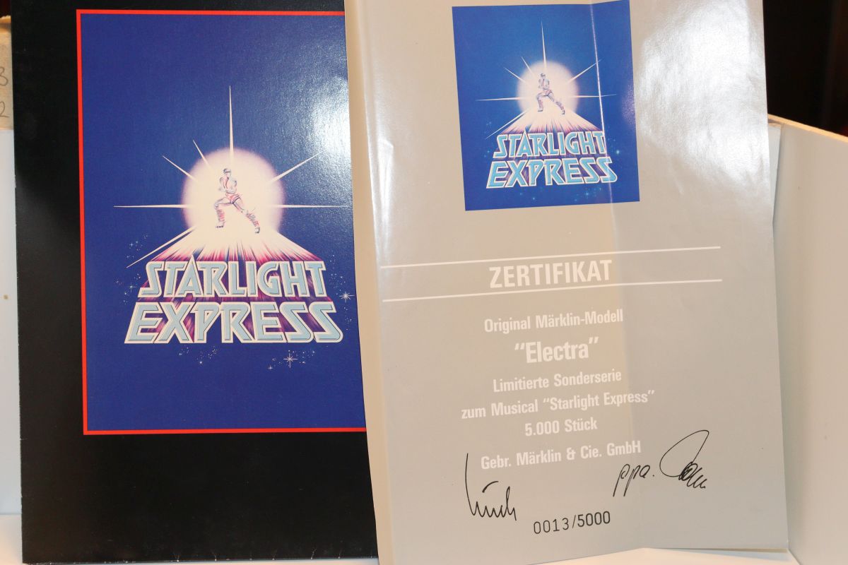 Märklin 8117,  Starlight Express Elektra Lokomotive mit 3 Wagen, Zertifikat (0013/5000) und Beschreibung , für Spur Z, mit Originalverpackung
