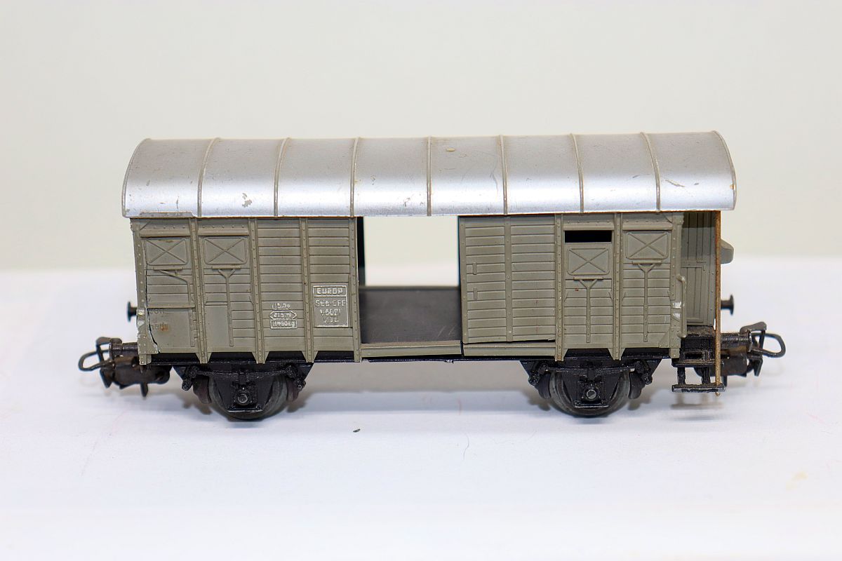 Märklin 4605, Covered freight car with brakeman's cab, grey-green, AC, for H0 scale, without original packaging
