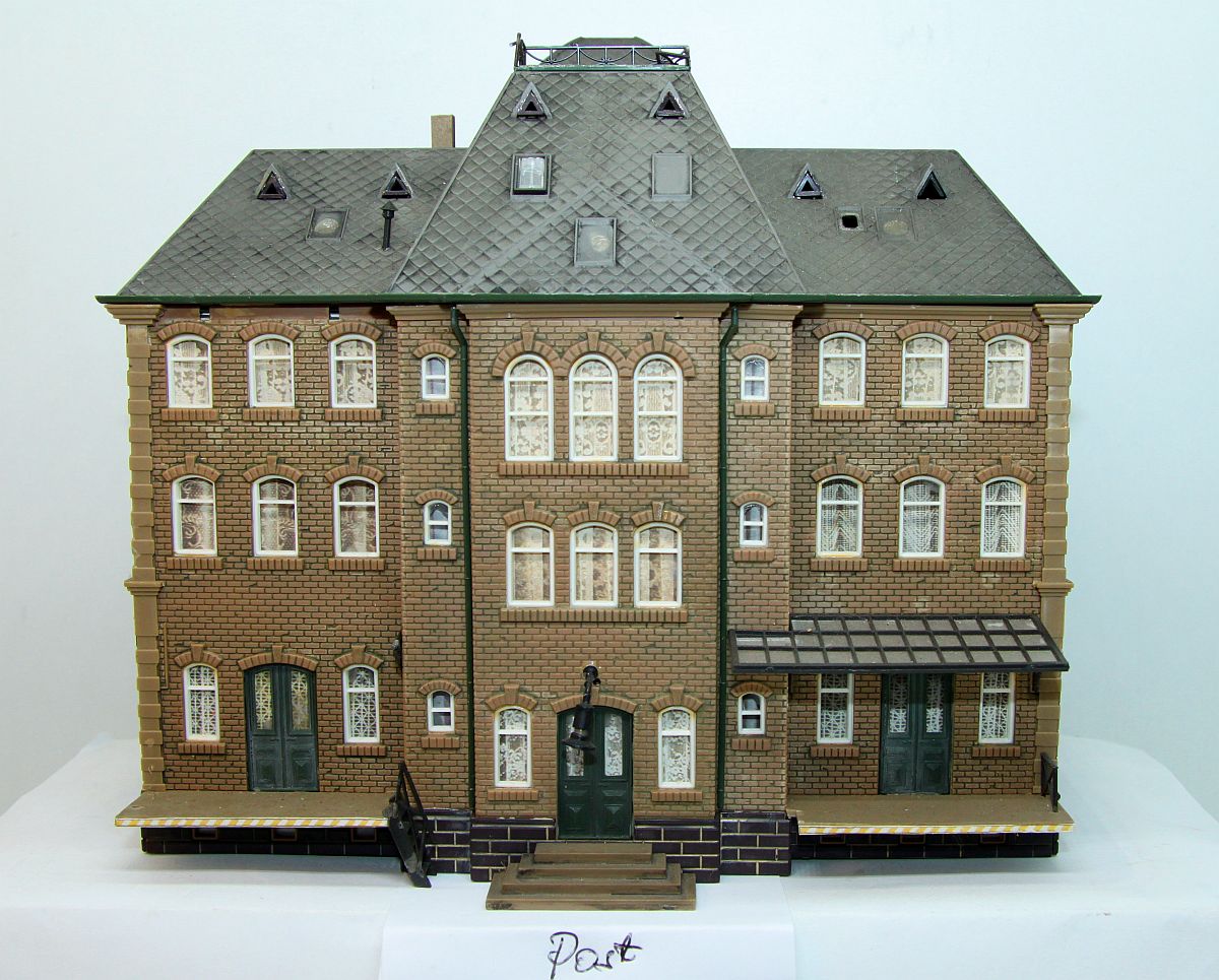 Modelling SW19725, post office building, (already assembled from kit), for H0 gauge, without original packaging, see pictures